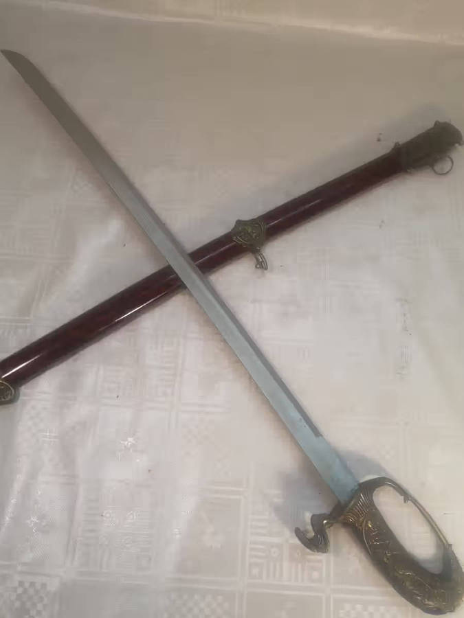 BEAUTIFUL DECORATIVE VINTAGE SABRE SWORD