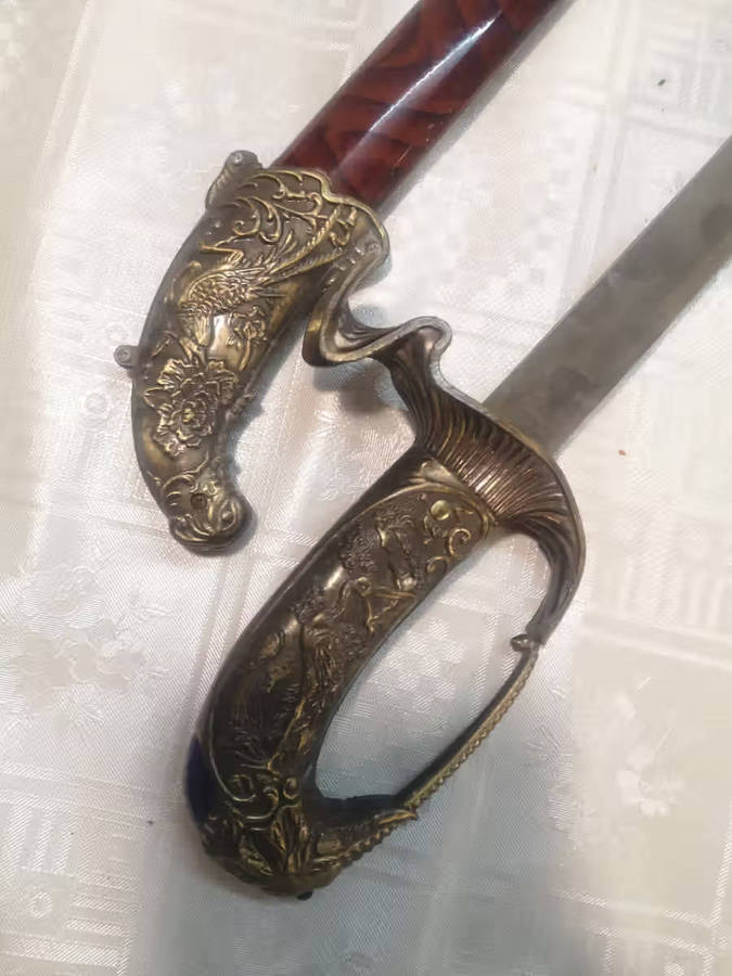 BEAUTIFUL DECORATIVE VINTAGE SABRE SWORD
