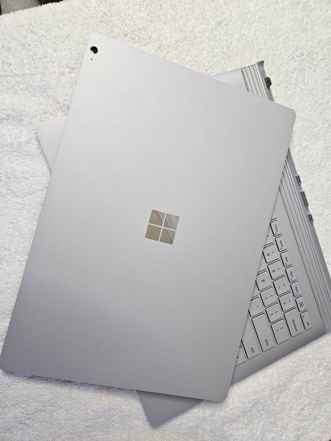 Microsoft Surface Book 3 | 2 in 1 | 10th Gen i5, 8GB, 256GB SSD | Touch Screen