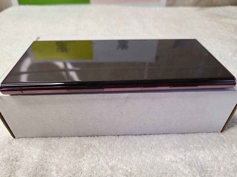 Samsung Galaxy S22 Ultra 5G 128GB All Networks Burgundy With Extras