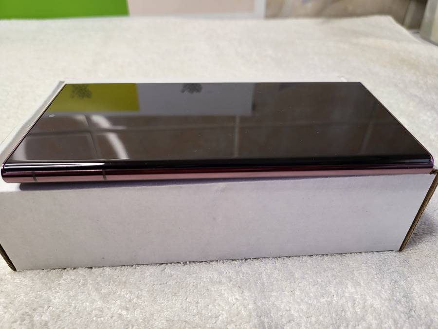 Samsung Galaxy S22 Ultra 5G 128GB All Networks Burgundy With Extras