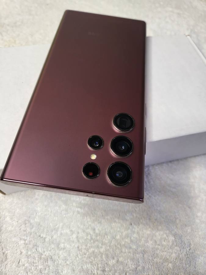Samsung Galaxy S22 Ultra 5G 128GB All Networks Burgundy With Extras