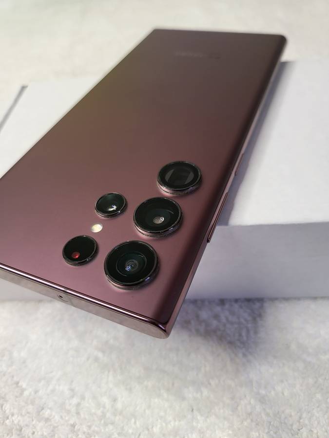 Samsung Galaxy S22 Ultra 5G 128GB All Networks Burgundy With Extras