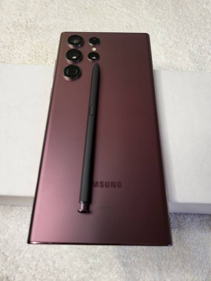 Samsung Galaxy S22 Ultra 5G 128GB All Networks Burgundy With Extras