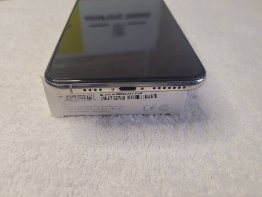 iPhone XS Max Silver 256GB With Extras