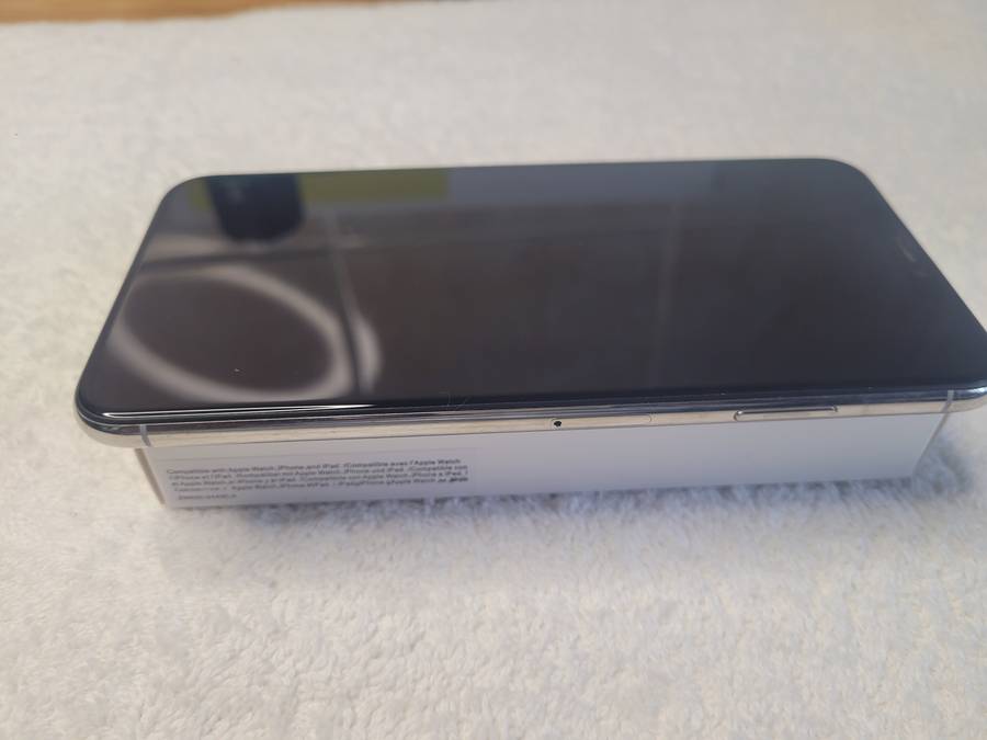 iPhone XS Max Silver 256GB With Extras