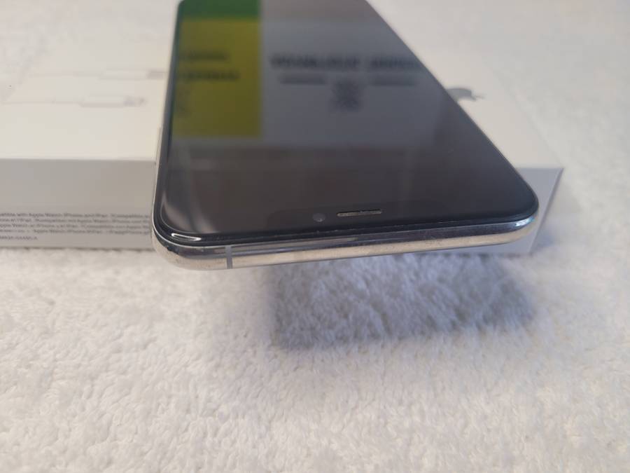 iPhone XS Max Silver 256GB With Extras