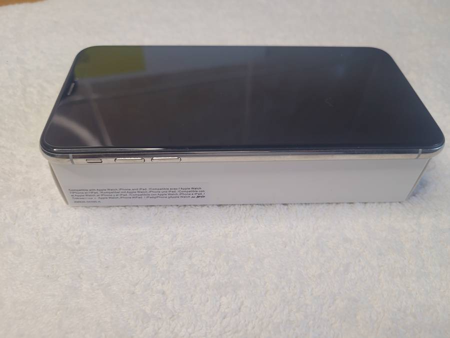 iPhone XS Max Silver 256GB With Extras