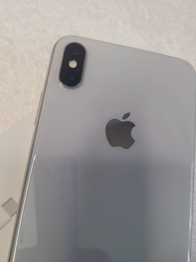 iPhone XS Max Silver 256GB With Extras