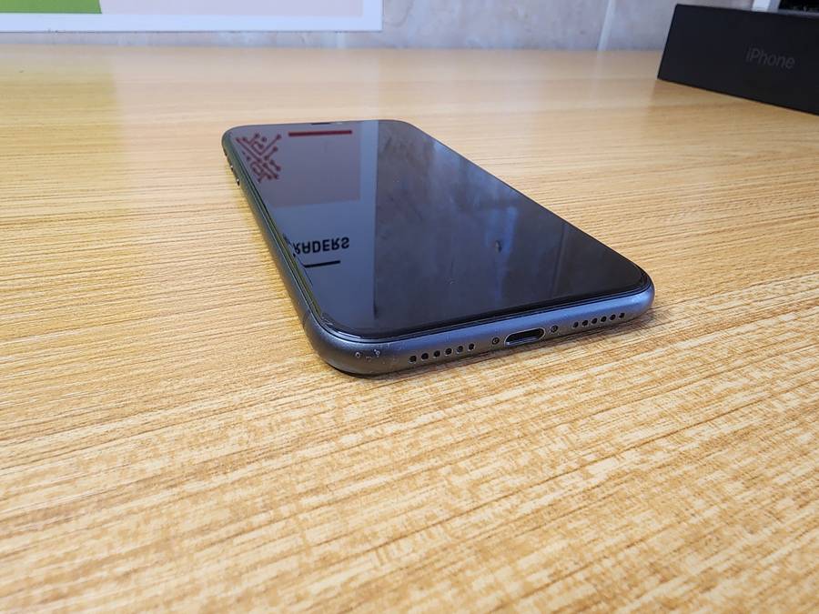 iPhone 11 | Black | 64GB | Excellent Condition | With Extras | Read