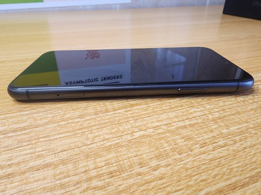 iPhone 11 | Black | 64GB | Excellent Condition | With Extras | Read