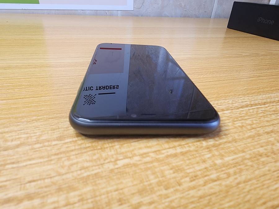 iPhone 11 | Black | 64GB | Excellent Condition | With Extras | Read