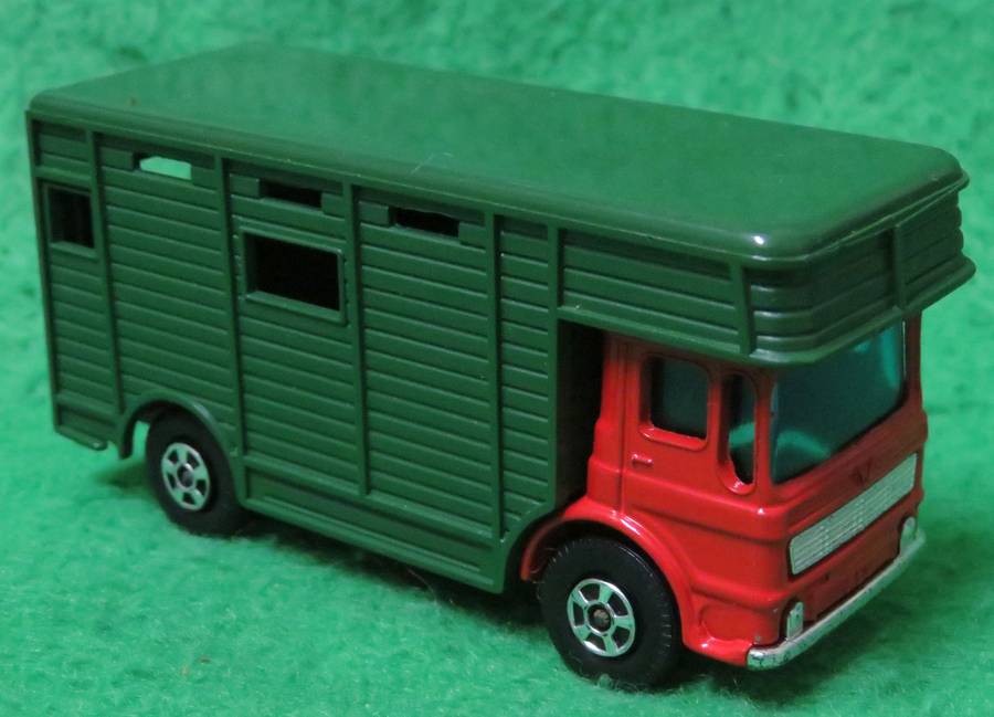 **Matchbox Lesney No.17**AEC Truck - Horsebox with Horses**1971**Vintage**Near Mint Condition**