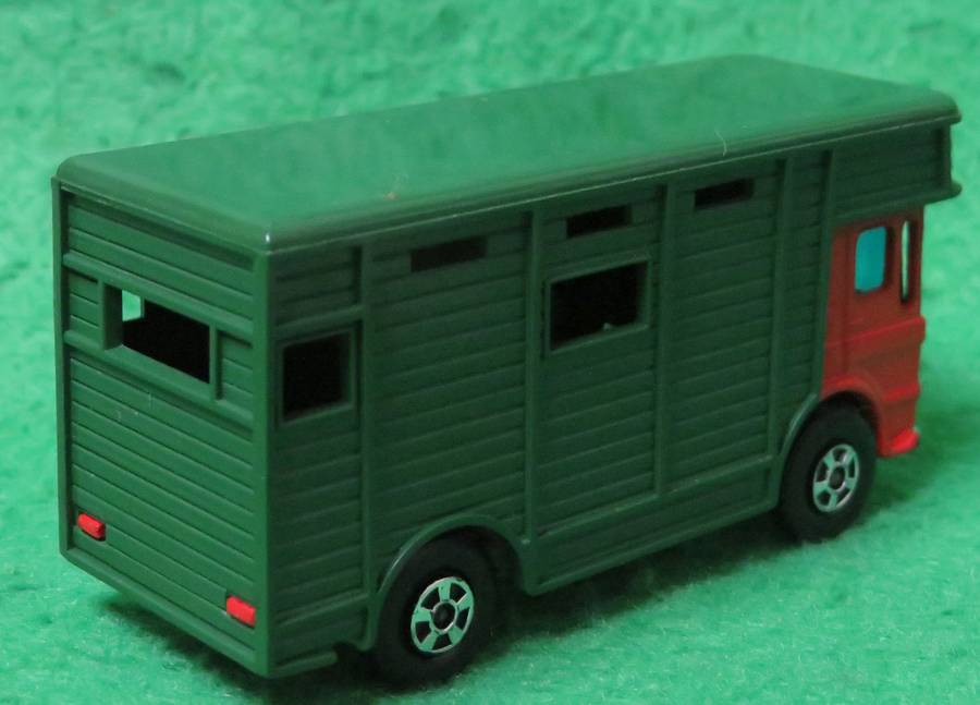 **Matchbox Lesney No.17**AEC Truck - Horsebox with Horses**1971**Vintage**Near Mint Condition**