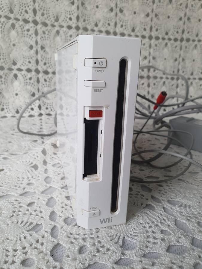 2x Nintendo Wii Consoles, 1x Remote, 1x TV Censor