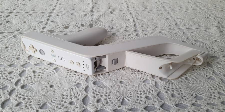 2x Nintendo Wii Consoles, 1x Remote, 1x TV Censor