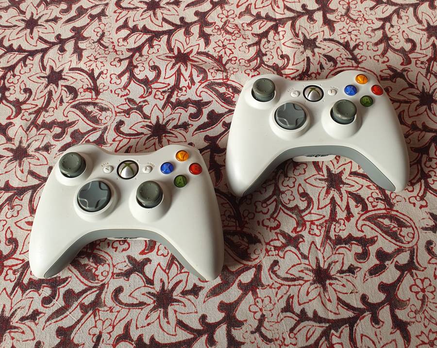 2x Xbox Controller Set ( Not Tested )