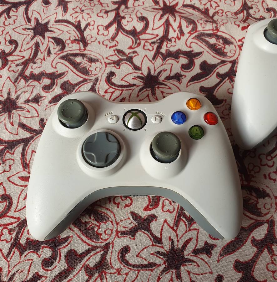 2x Xbox Controller Set ( Not Tested )