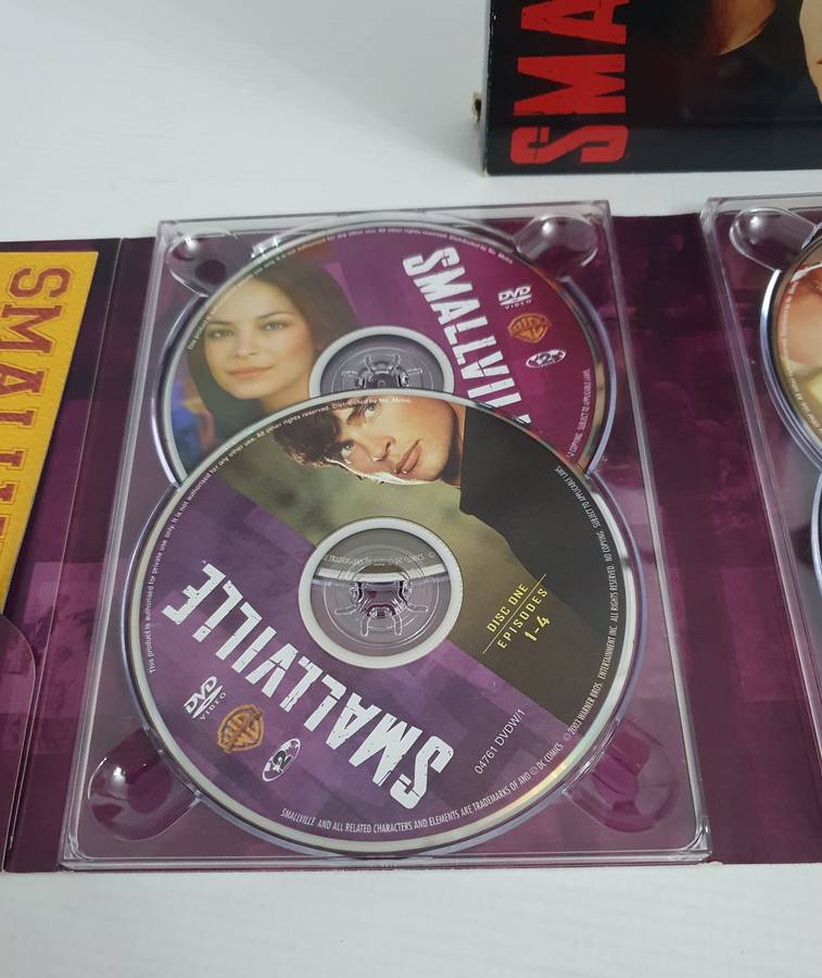 Smallville Season 3 Box Set ( 1 Disc Missing, Untested )