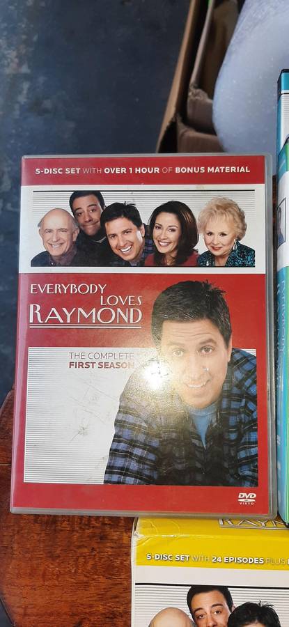 Tv series dvd's Everybody love Raymond.Seasons in description..