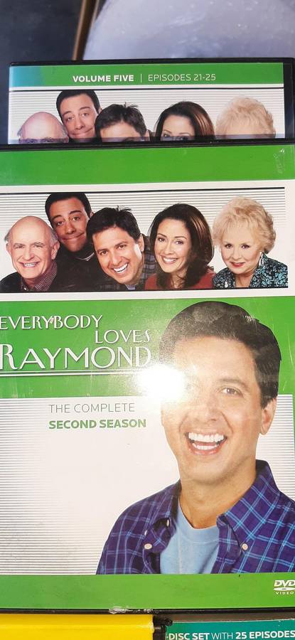 Tv series dvd's Everybody love Raymond.Seasons in description..