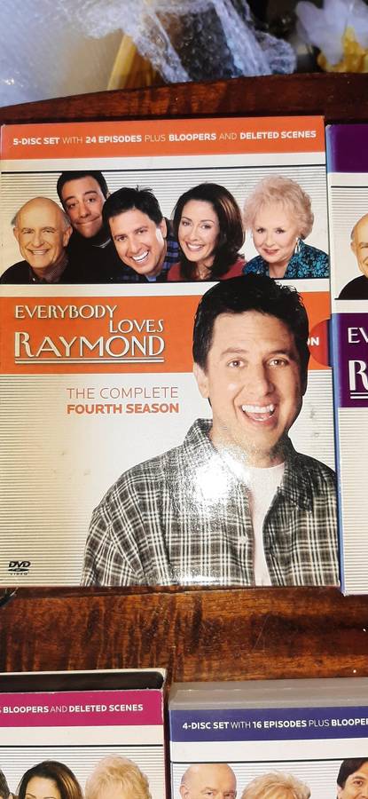 Tv series dvd's Everybody love Raymond.Seasons in description..
