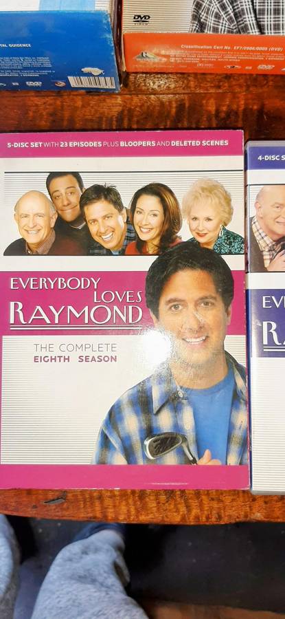 Tv series dvd's Everybody love Raymond.Seasons in description..
