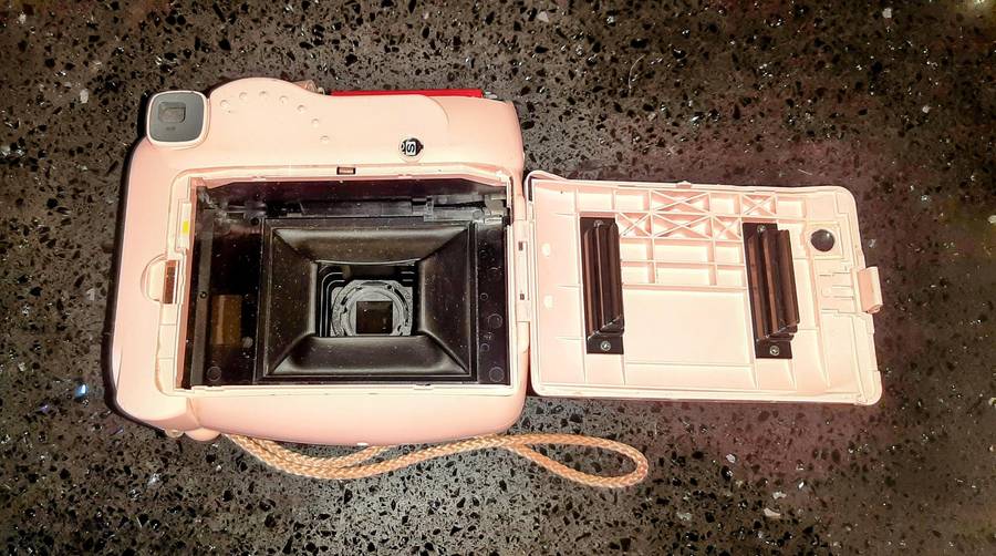 Pink polaroid Instax mini 8 camera.Auto adjust.