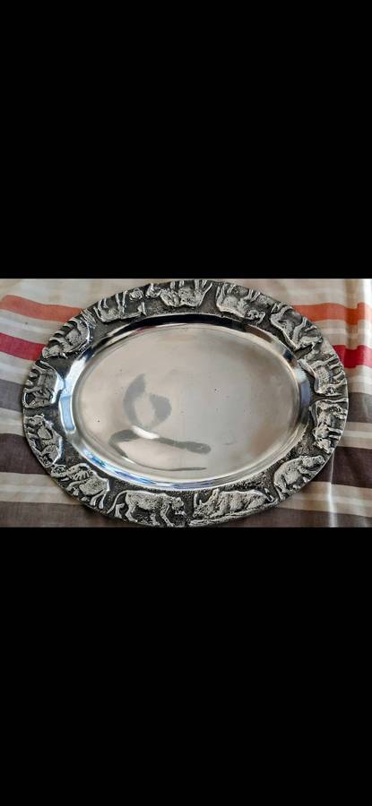 Wilton Armetale alloy serving platters with the big five animals as border decor.38cm and 30 cm