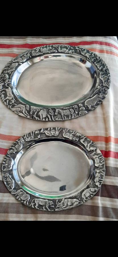 Wilton Armetale alloy serving platters with the big five animals as border decor.38cm and 30 cm
