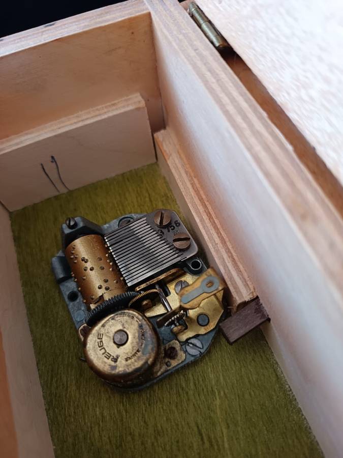 vintage Pauline Ralph Reuge music box