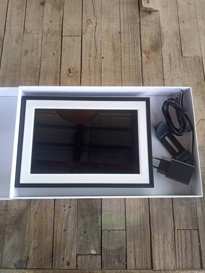 BezosMax 10.1 inch WiFi Digital Frame 32GB 1280x800