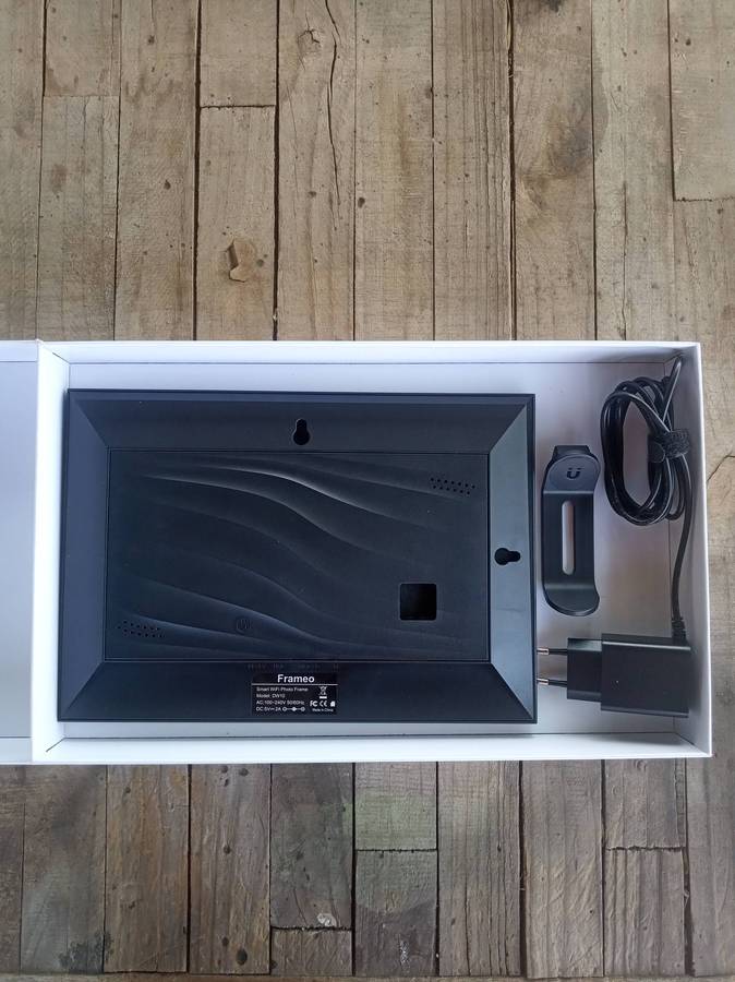 BezosMax 10.1 inch WiFi Digital Frame 32GB 1280x800