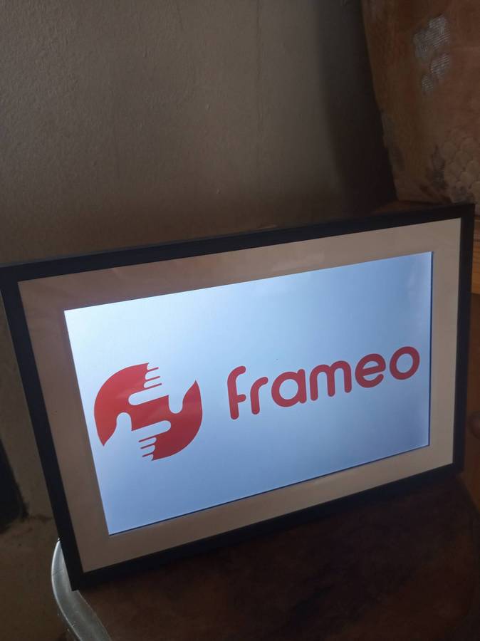 BezosMax 10.1 inch WiFi Digital Frame 32GB 1280x800