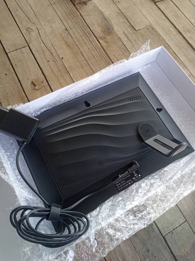 BezosMax 10.1 inch WiFi Digital Frame 32GB 1280x800