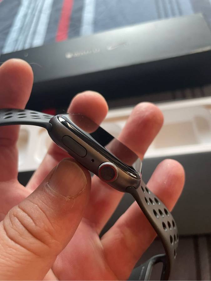 APPLE WATCH 4 NIKE EDITION +