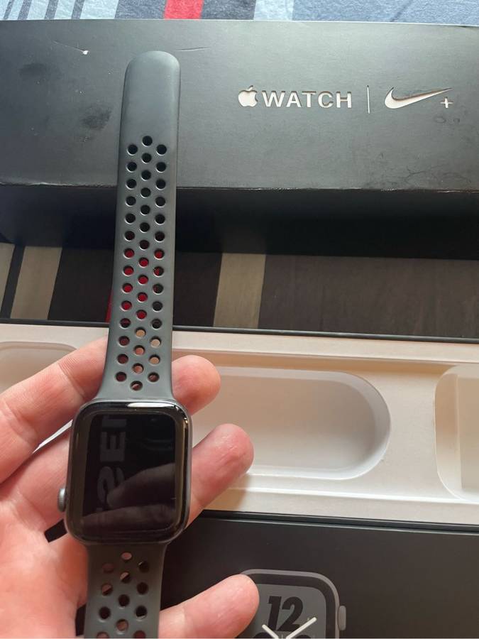 APPLE WATCH 4 NIKE EDITION +