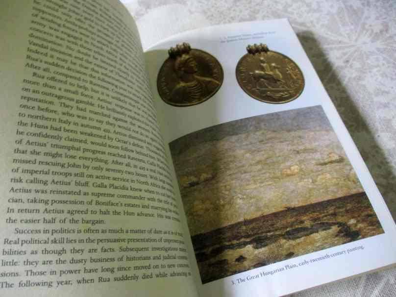 ATTILA THE HUN - BARBARIAN TERROR AND THE FALL OF THE ROMAN TERROR - CHRISTOPHER KELLY