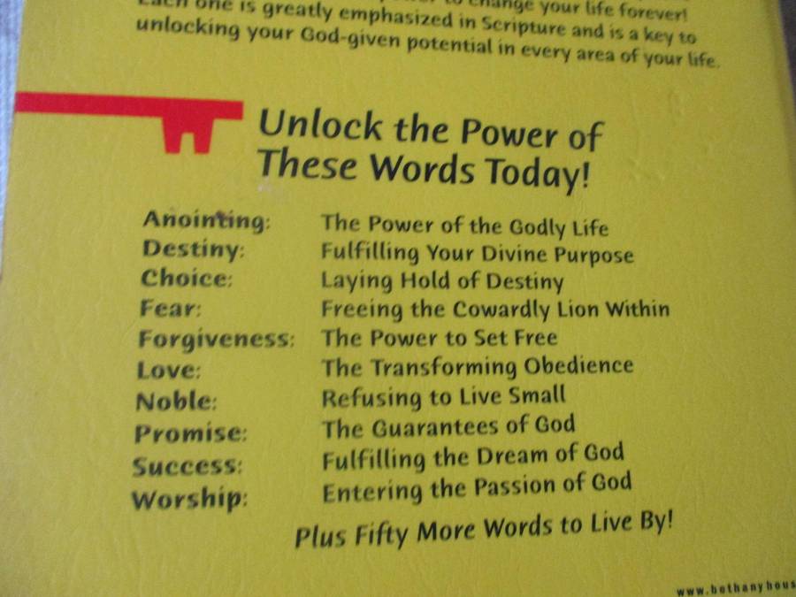 WORDS TO LIVE BY - REFLECTIONS &  INSIGHTS ON THE MOST LIFE-CHANGING & THOUGHT-PROVOKING WORDS IN TH