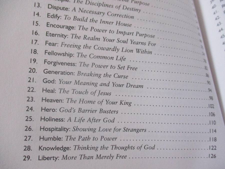 WORDS TO LIVE BY - REFLECTIONS &  INSIGHTS ON THE MOST LIFE-CHANGING & THOUGHT-PROVOKING WORDS IN TH