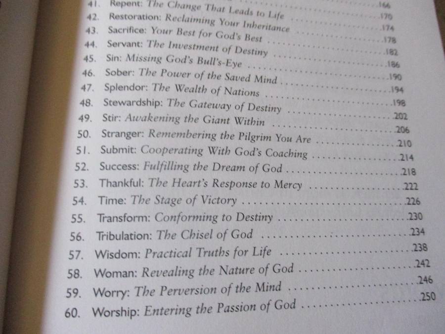 WORDS TO LIVE BY - REFLECTIONS &  INSIGHTS ON THE MOST LIFE-CHANGING & THOUGHT-PROVOKING WORDS IN TH