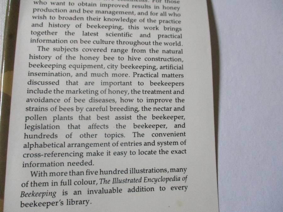 THE ILLUSTRATED ENCYCLOPEDIA OF BEEKEEPING - ROGER MORSE AND TED HOOPER