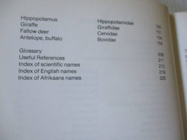 THE MAMMALS OF SOUTHERN AFRICA - A FIELD GUIDE - REAY H N SMITHERS