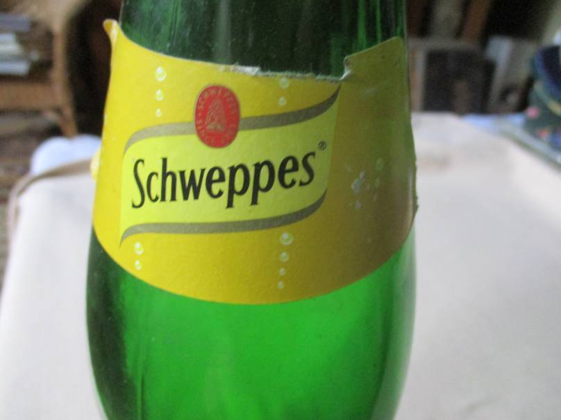 S.A. SCHWEPPES INDIAN TONIC WATER 1 LITRE GLASS BOTTLE