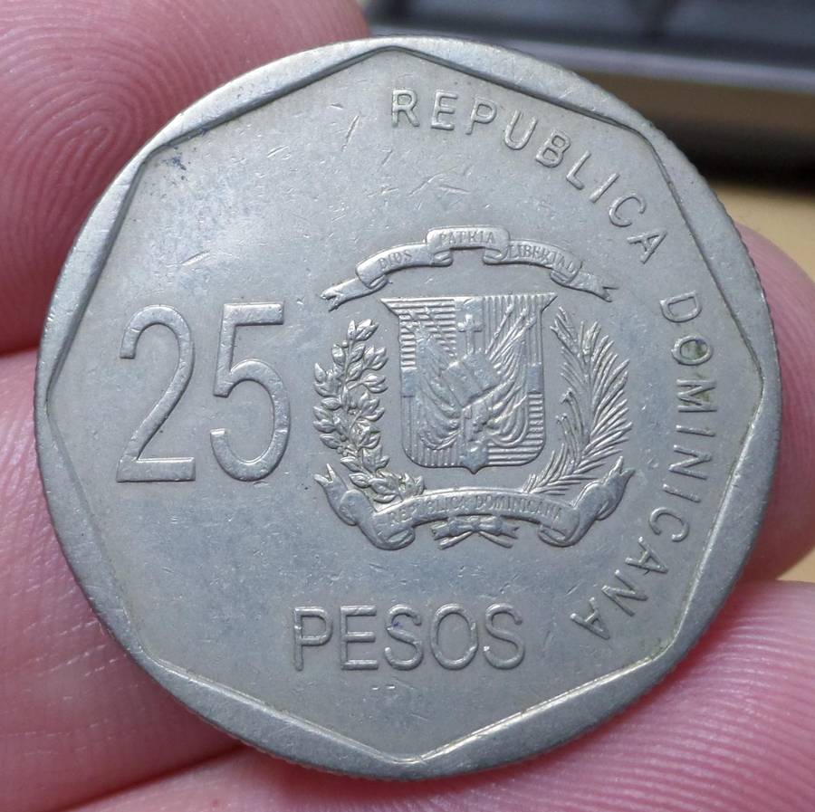 *R1 Auction* Dominican 25 Pesos 2010