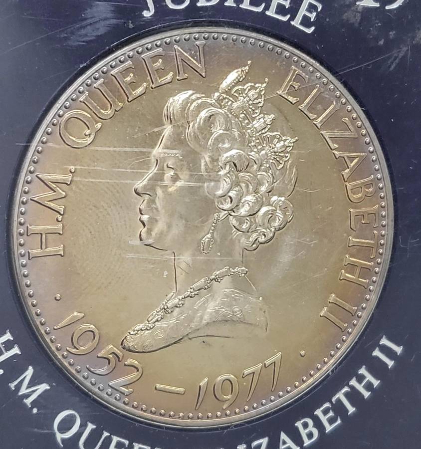 **R1 Auction** UK 1977 silver Jubilee if QEII medallion