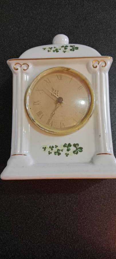 Vintage Belleek B0057 Glenveigh Mantel Shamrock Porcelain Clock Ireland Battery