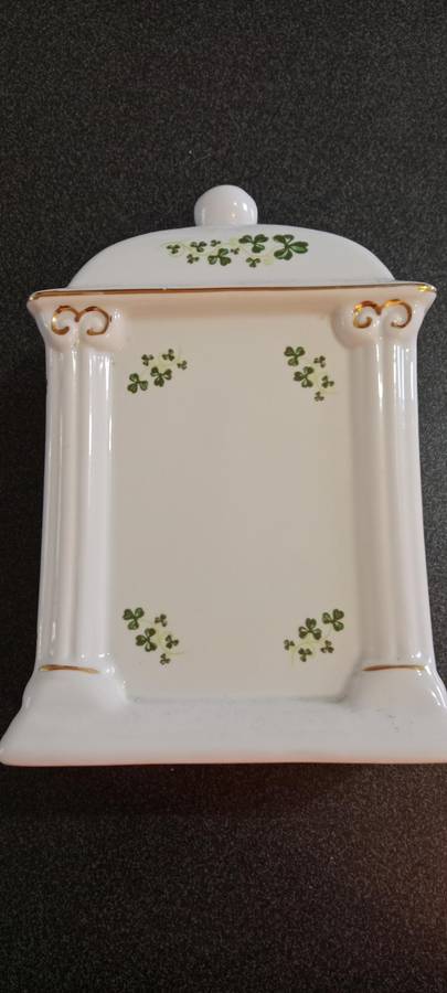 Vintage Belleek B0057 Glenveigh Mantel Shamrock Porcelain Clock Ireland Battery