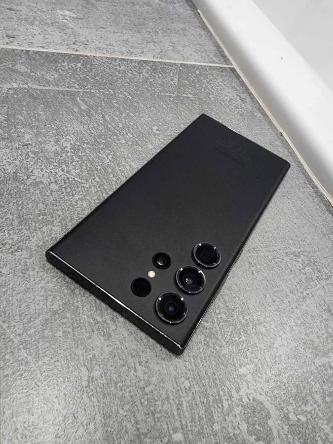 Samsung Galaxy S23 Ultra (READ AD!!)