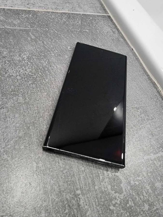 Samsung Galaxy S23 Ultra (READ AD!!)